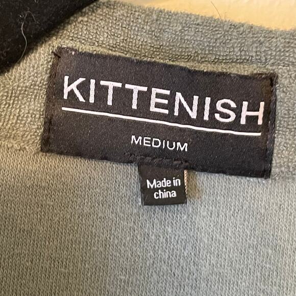 Kittenish M green cropped button down polo St. Patrick’s Day minimalist trendy - Picture 4 of 7